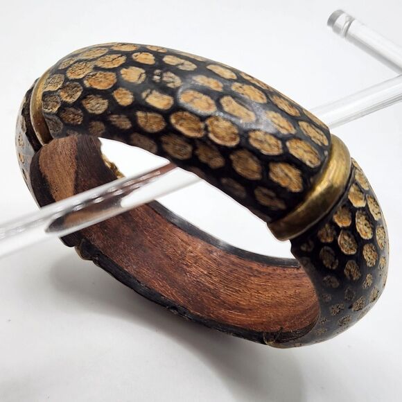 Beautiful Boho Bangle Bracelet 7.5" Carved Wood & Brass Art of Wear Black Brown - Picture 2 of 7